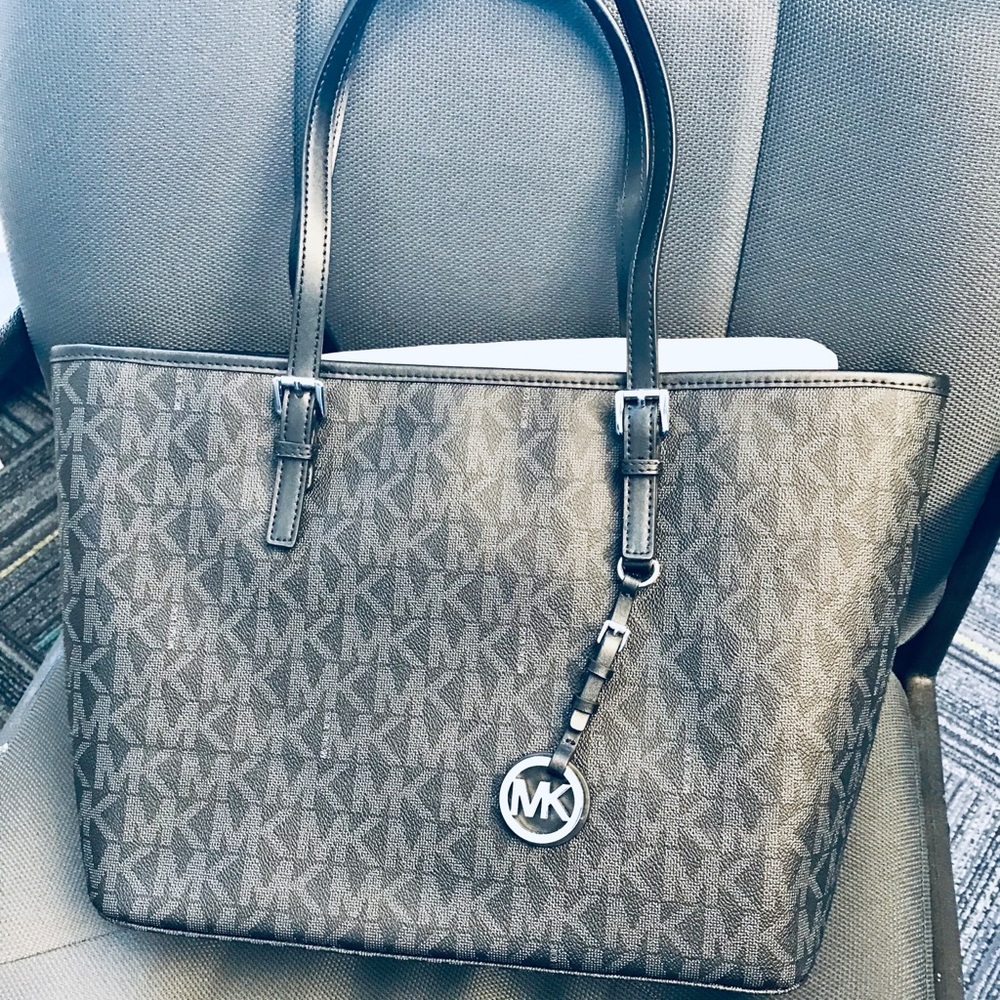 Michael Kors Jet Set Travel purse